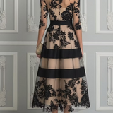 Elegante Vestido Midi Preto em Renda com Corte Evasé