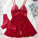 Conjunto de Camisa de Noite em Renda com Folhos e Tanga