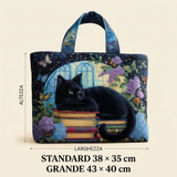Mala artesanal com gato preto sobre livros – Ideia para presente