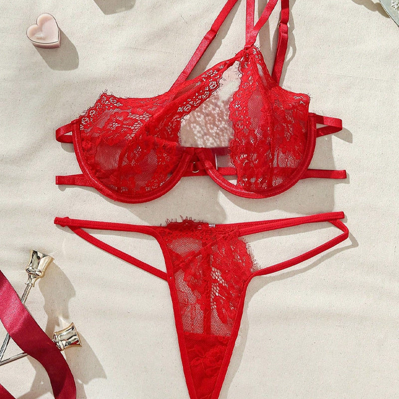Conjunto de Lingerie em Renda com Recortes